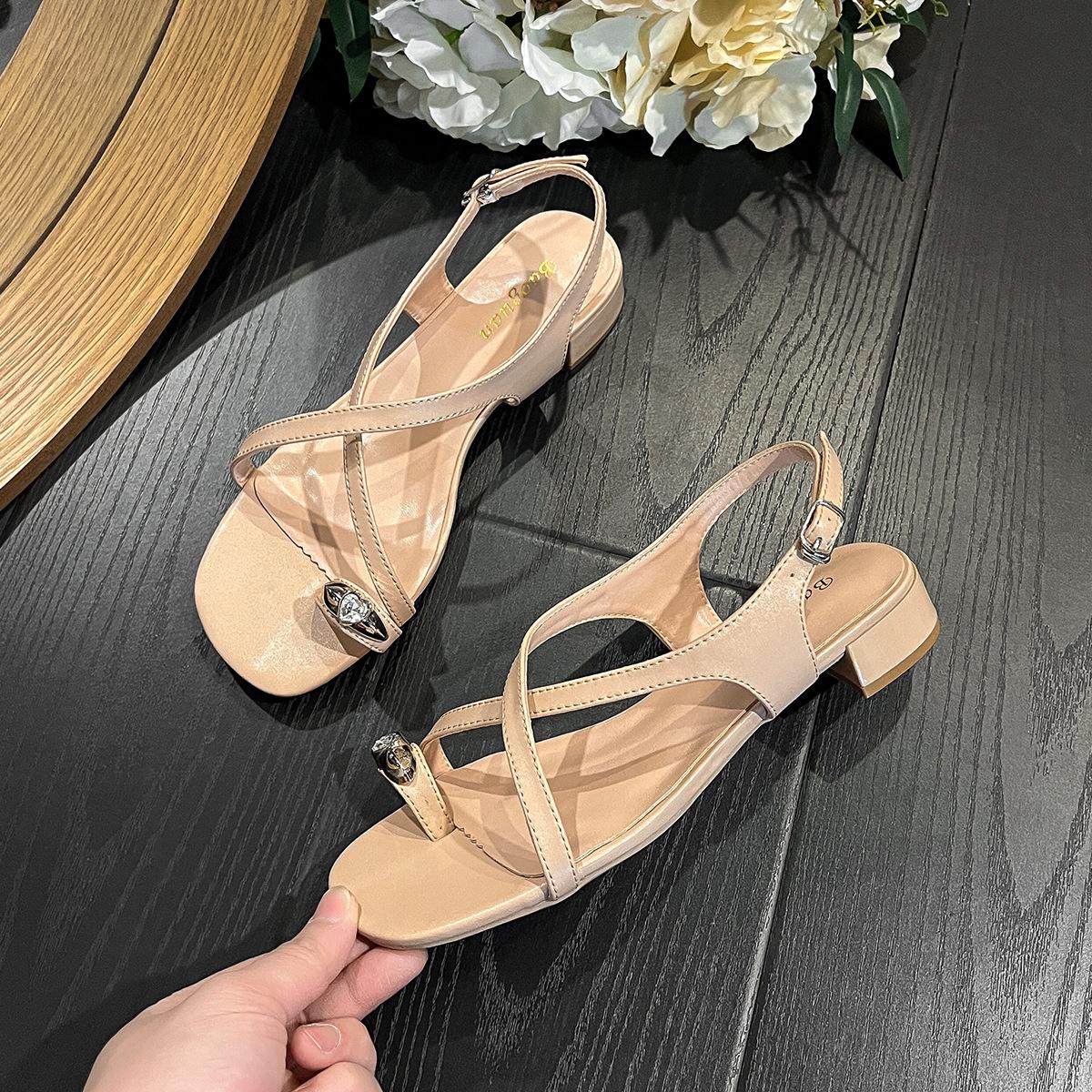 

Cross strap fairy thick heel high heels French retro roman toe cover toe sandals female autumn 2025 new models 34 абрикосовый