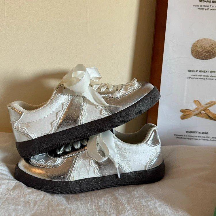 Leder Schuhe mit dünner Sohle Streamer 2025 Frühling neue Sportschuhe Damenschuhe rutschfest lässige Board-Schuhe silber retro deutsche Trainingsschuhe