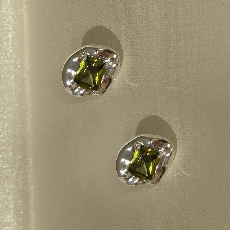 Shi Jia Light Milk White Pearl Earrings: S925 Silver Studs for Women - High-End, Versatile, Niche Design