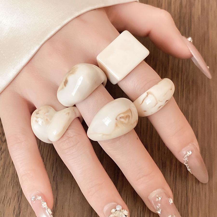 Bunter feuchtigkeitsspendender i-Harz geometrischer quadratischer Ring - Retro-Stil Zeigefinger Schmuck für Damen.
