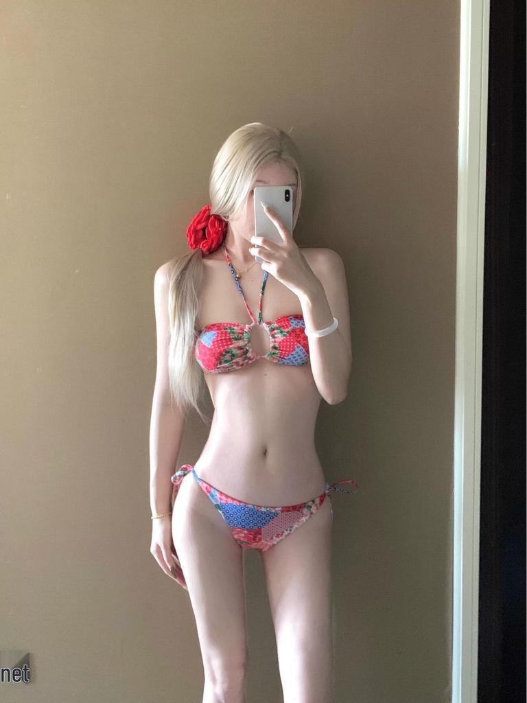 Czerwone etniczne bikini bandeau ze spódnicą do zakrycia dla małego biustu