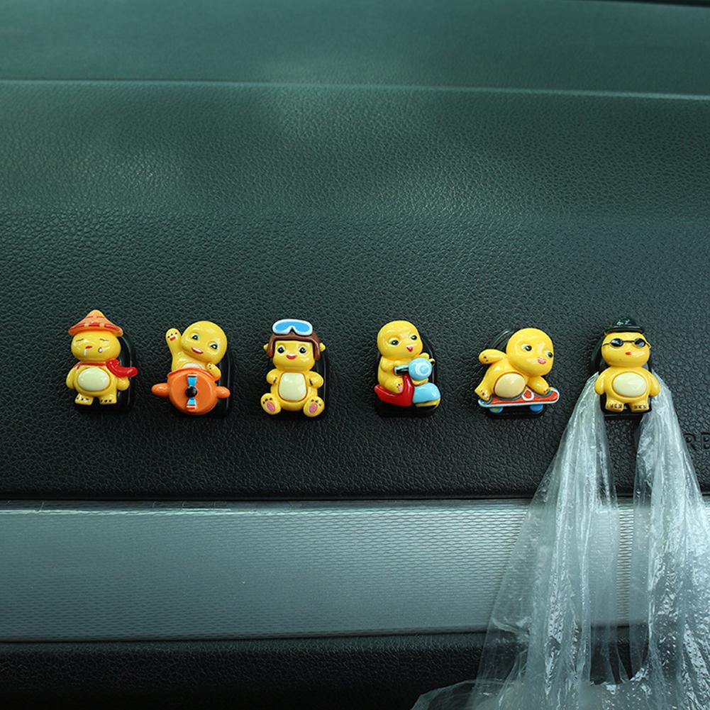 6 st söta tecknade dockor med fjäder som skakar på huvudet, prydnad för bilens instrumentbräda, dekoration, sittkrok, biltillbehör för present