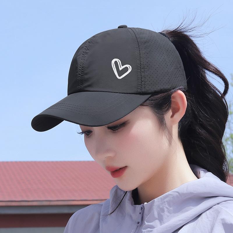

Summer Women s Cross Can Tie High Ponytail Embroidered with Heart, Lightweight and Breathable Sun Shading Baseball Cap темно-серого
