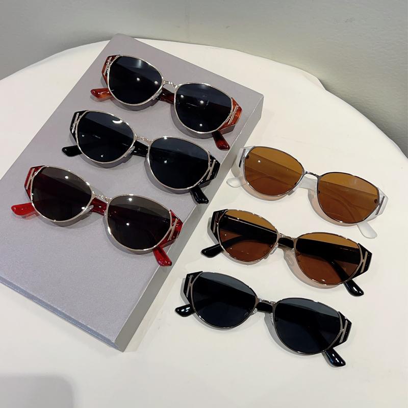 Vintage Oval Sunglasses Womne  New in Outdoor Decorative Shades Trendy Luxury Brand Design Anti-UV Casual Sun Glasses