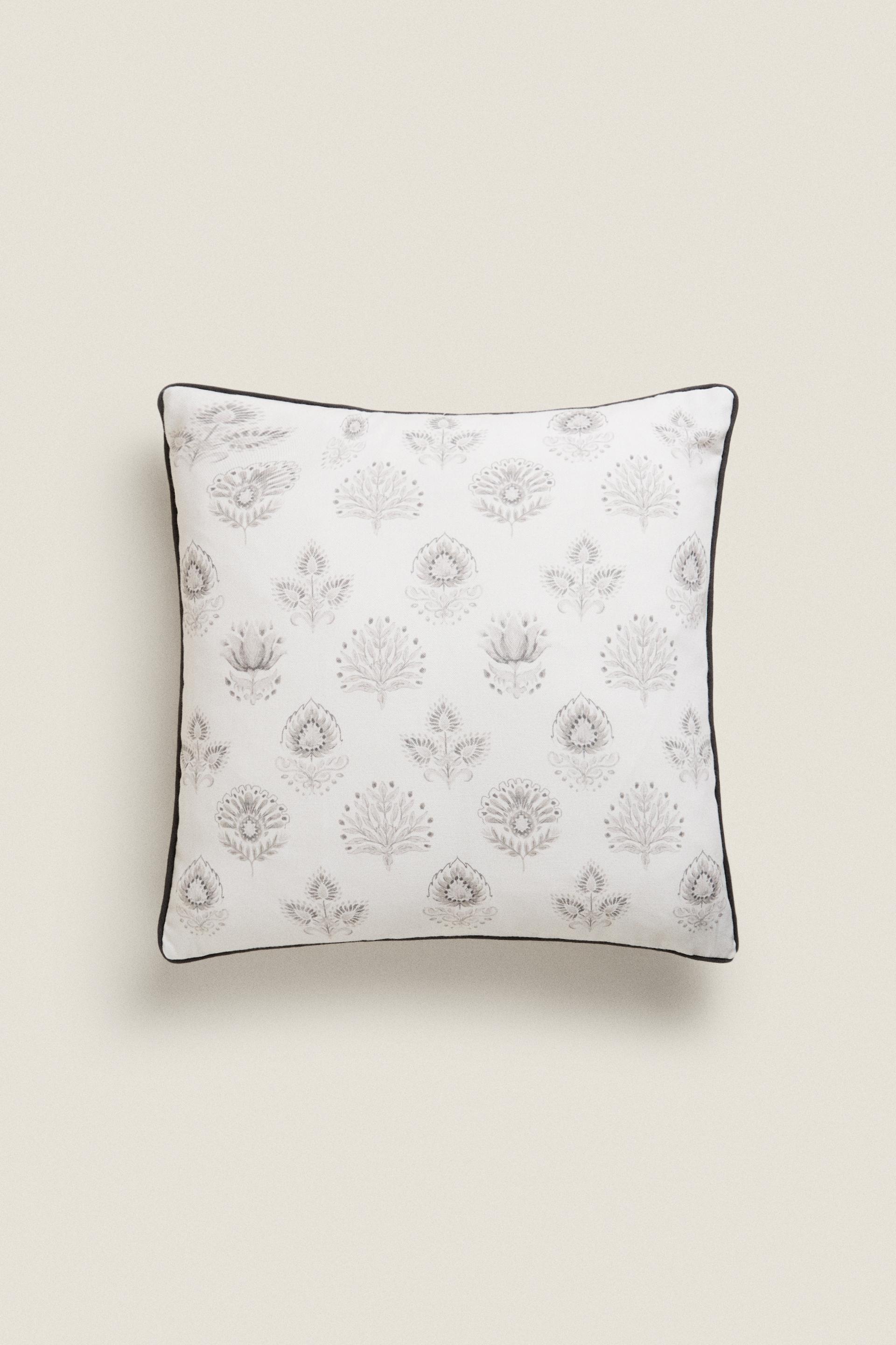 

ЧЕХОЛ НА ПОДУШКУ С ЦВЕТОЧНЫМ ПРИНТОМ