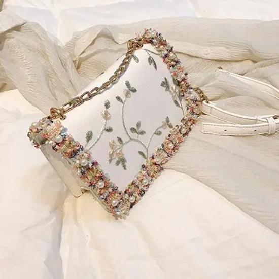 Women's shoulder bag embroidered with flowers PU leather shoulder bag with chain