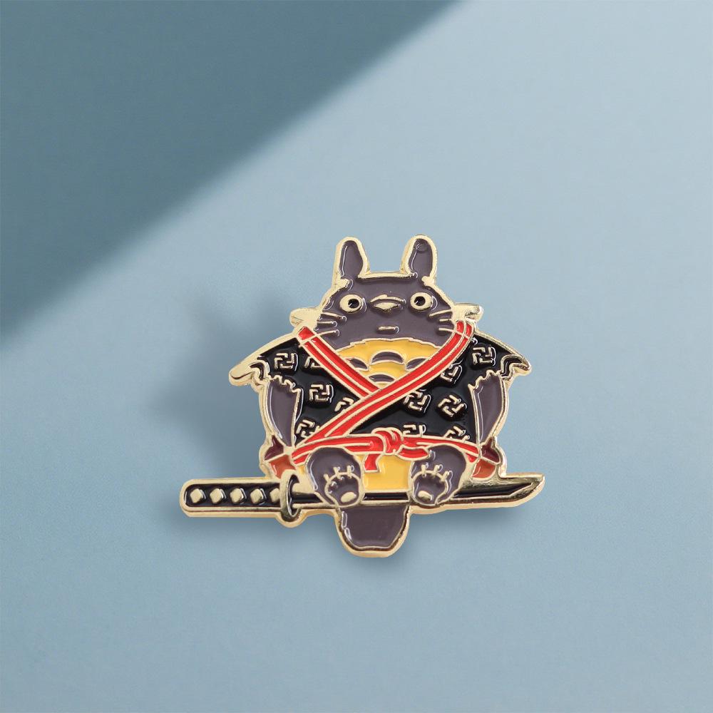 Samurai Cat Enamel Pin: Cute Cartoon Anime Fantasy Badge from Japan - Perfect Gift for Fans & Collectors
