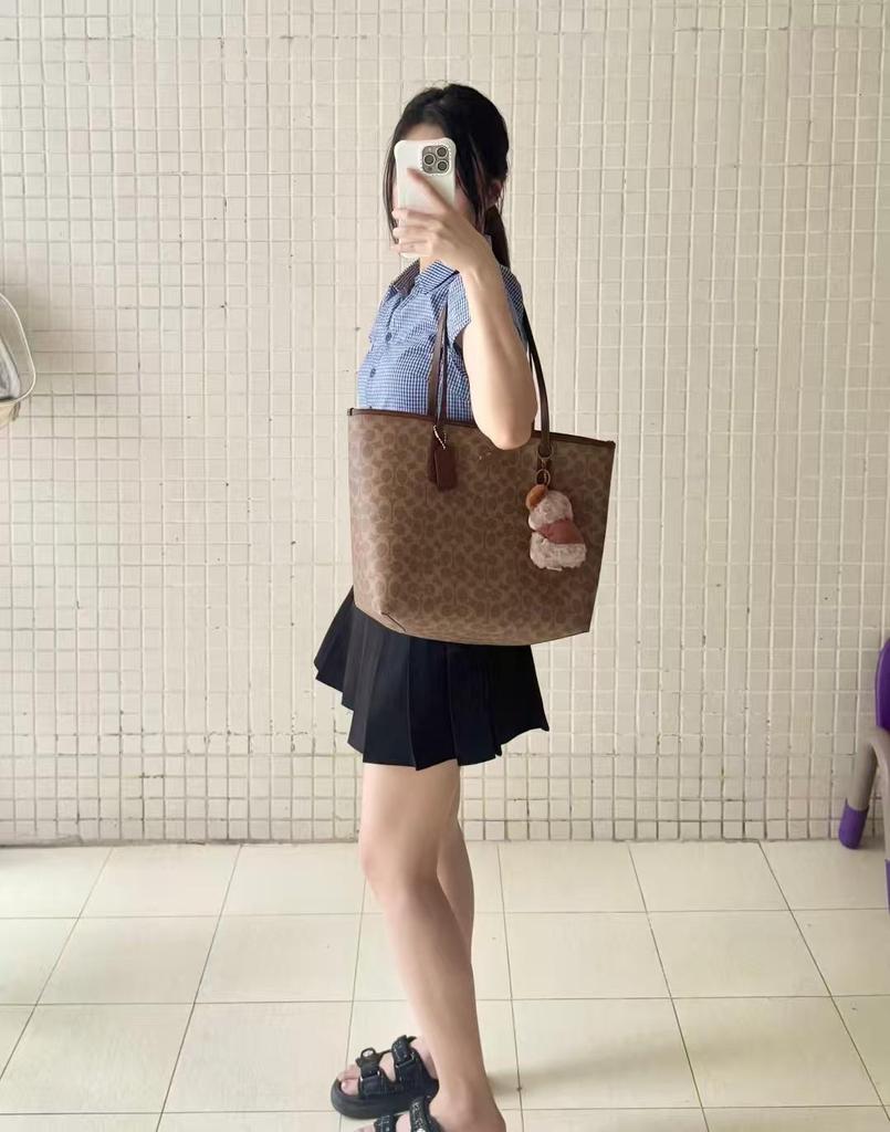 Coach Women's Large Capacity Tote Bag, 2025 Casual Fashion Versatile Shoulder & Crossbody Style