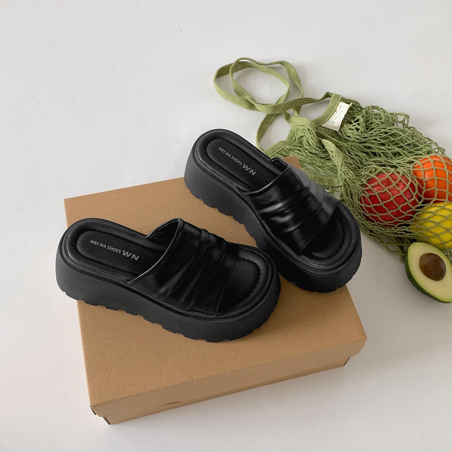 

White high-end thick-soled heightened one-word slippers for women s summer wear 2025 new models with skirts French cool slippers 35 чорний