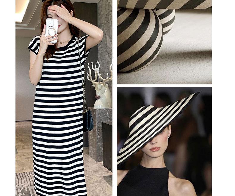 2024 Summer High-End Women's Petite Knit Shoulder Dress - Hip-Hugging, Slimming, Short Sleeve, Elegant Long Style