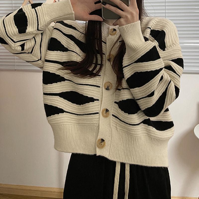 

Кардиган вязаный в корейском стиле, с волнистым полосатым узором, женский свитер, милые осенне-зимние новинки, свободные повседневные куртки, с круглым вырезом, модные элегантные офисные пальто, одежда One size