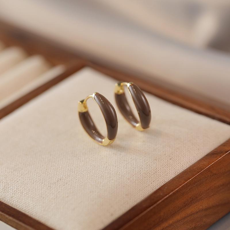 Zhou Yutong Red Drip Glaze Earrings: High-End, Niche Design, Light Luxury, Perfect for Autumn/Winter.
