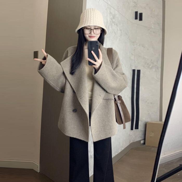 

Женское шерстяное пальто с лацканами в стиле Хепберн - Коллекция Осень/Зима 2025 S