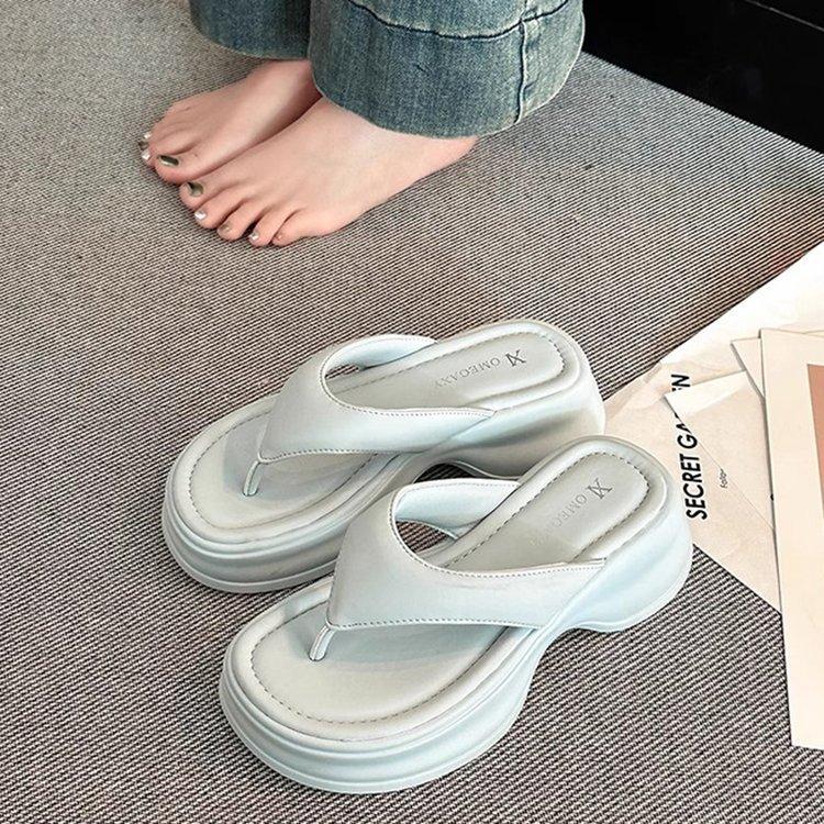 Flip-flops Women's Summer Outer Wear 2025 Summer New Thick Soft Bottom Fashionable Versatile Seaside Beach Sandals Pinch Slippers