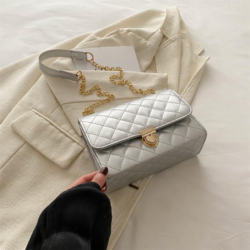 

2025 новая сумка женская повседневная сумка-мессенджер через плечо женская модная ромбовидная сумка-мессенджер простая цепочка маленькая квадратная сумка серебряный