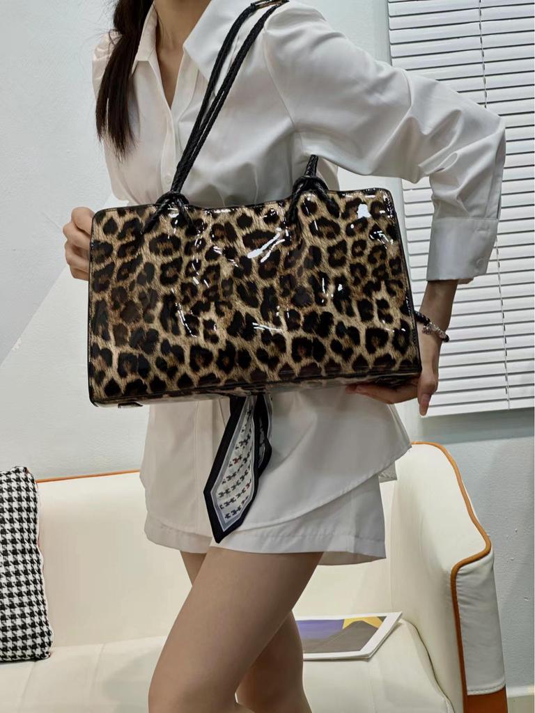 Crocodile Pattern Leather Tote: 2025 Large Capacity Handbag, Single Shoulder or Underarm Bag for Women.
