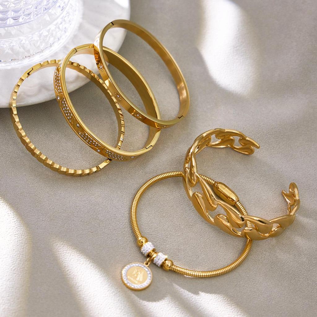 18K Gold-Plated Stainless Steel Round Pendant Bracelet with Zircon Inlay for Women - Popular European & American Style