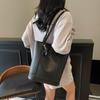 High-end large-capacity handbag bag women's new spring and summer contrasting color shoulder bag commuter tote bag