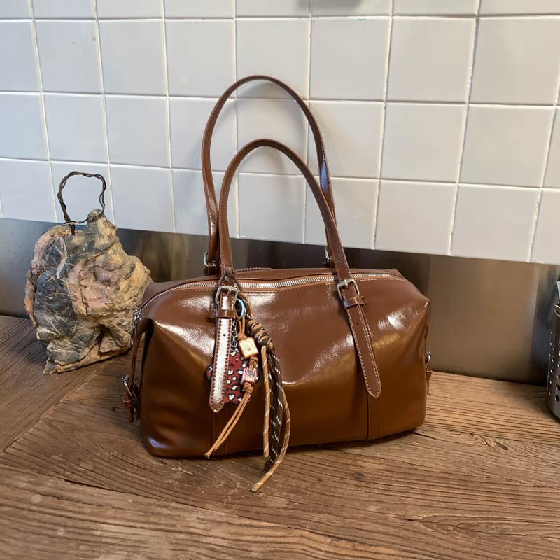 Niche retro simple underarm bag 2025 autumn new large-capacity commuter bag high-value shoulder tote bag