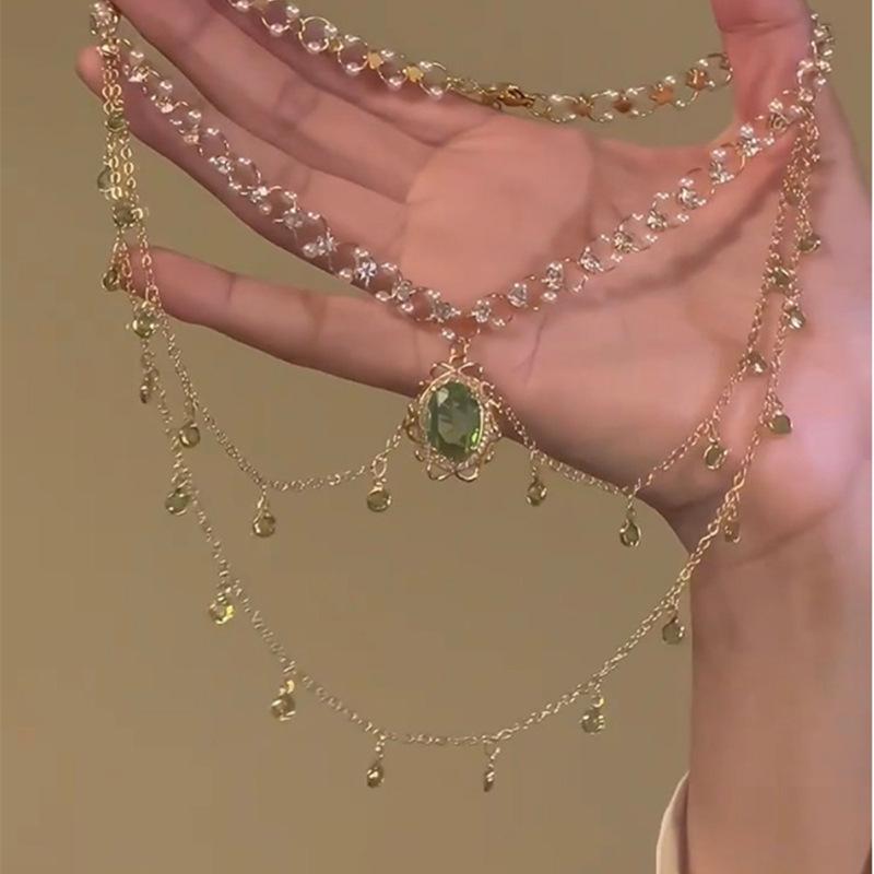 Explosive multi-layer oval zircon pearl necklace, simple design sense, temperament, clavicle chain, light luxury, personalized versatile item