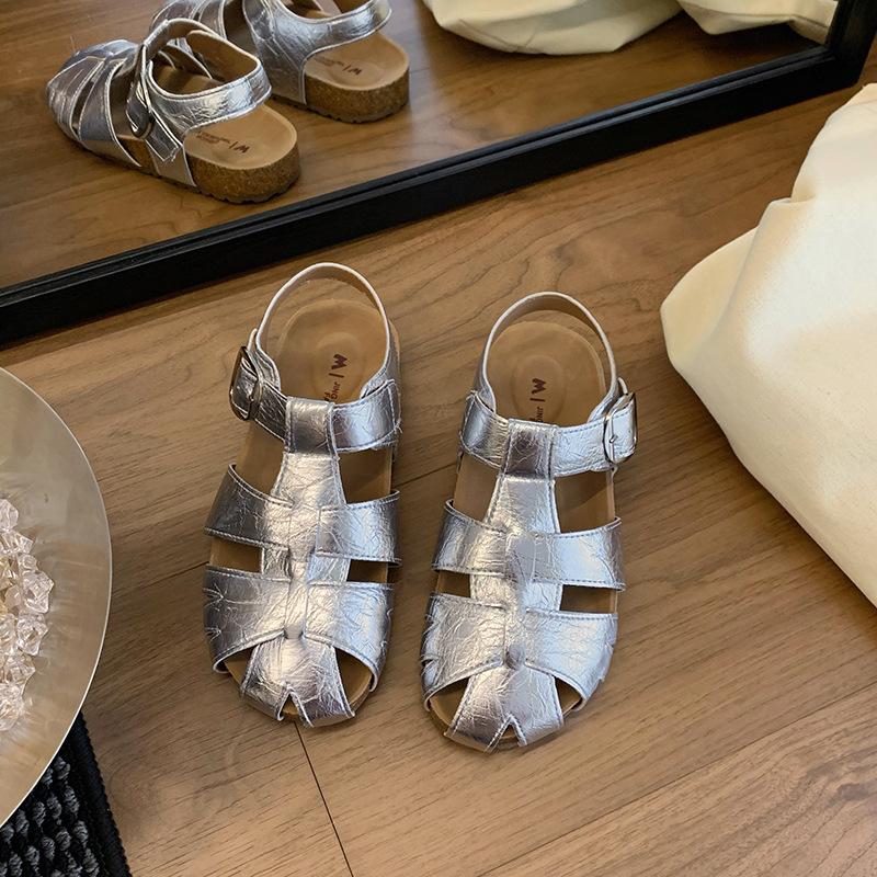 Gewebter Feenwind hohler Beutel Kopf Rock Sandalen Damen Sommer mit 2025 neuen flachbodigen vielseitigen lässigen Schweinekäfigschuhen