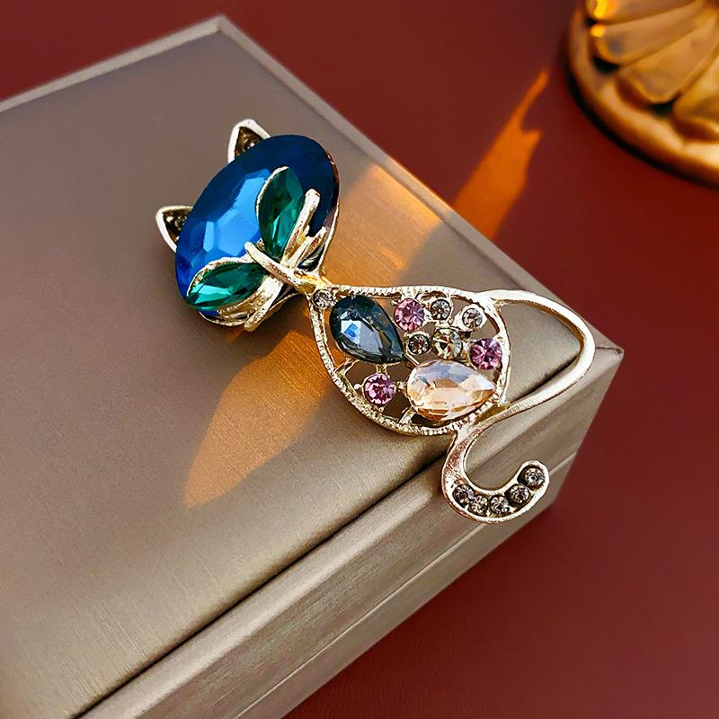 Korean Inlaid Rhinestone Fox Brooch for Women Temperament Fashion Personality Pins Light Luxury High-end Accessories Gifts