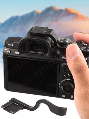 Camera Thumb Up Grip Aluminium Alloy Hot Shoe Thumb Up Rest Hand Grip for Sony A7 A7RII A7M2 A7SII A7R3 A7RIII A7M3 A9