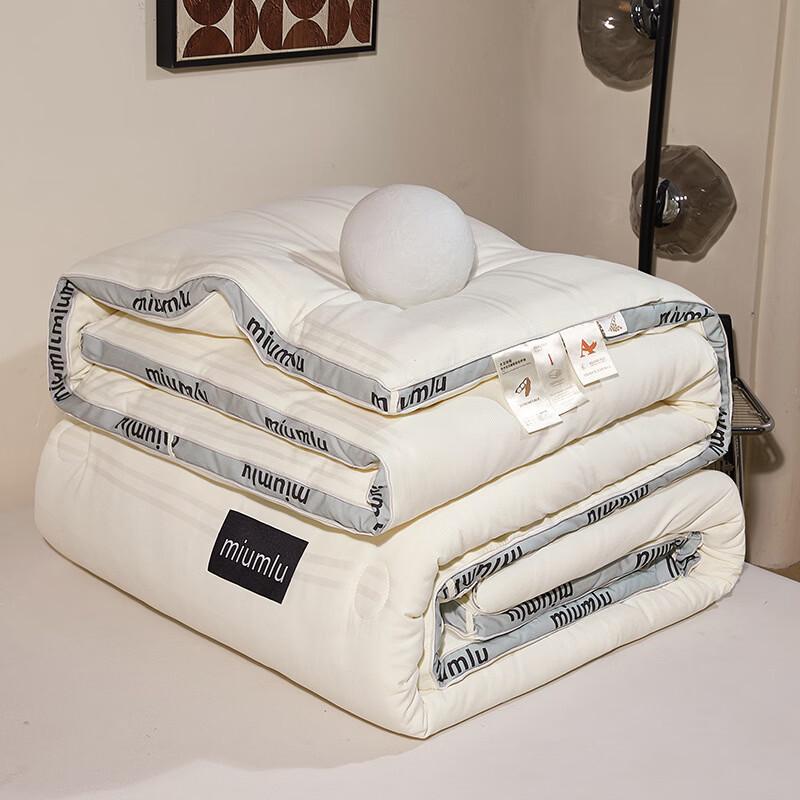 

Brangdy All-Season Soy Fiber Quilt