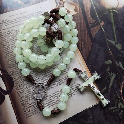 10mm Koraliki Różańcowe Lśniący Naszyjnik Jezus Krucyfiks na Wisiorek Krzyż Naszyjniki Świecące w Ciemności Biżuteria Religijna dla Mężczyzn Wo