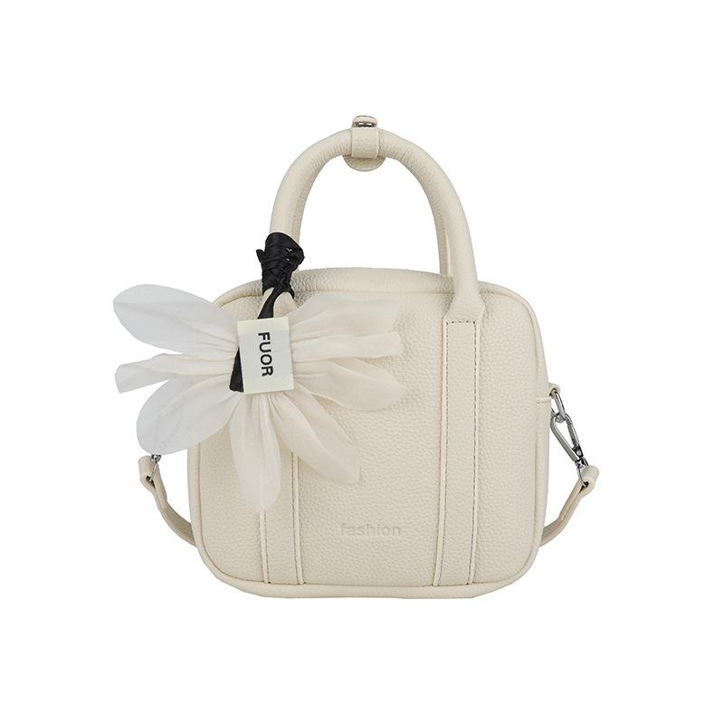 

Small square bag women s new texture niche retro commuting large-capacity portable shoulder bag белый