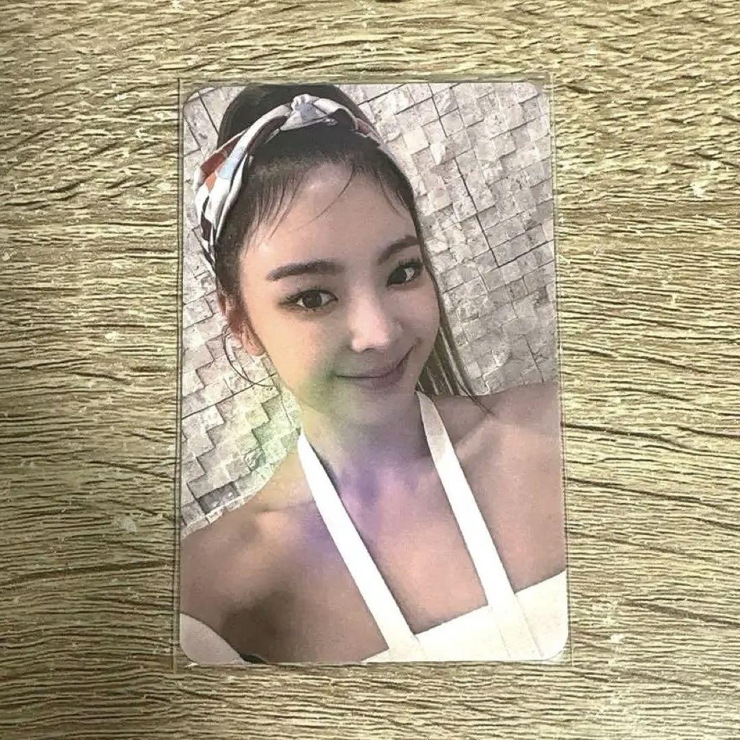 

[USED] ITZY Leah LOCO Crazy in Love Hologram Trading Card
