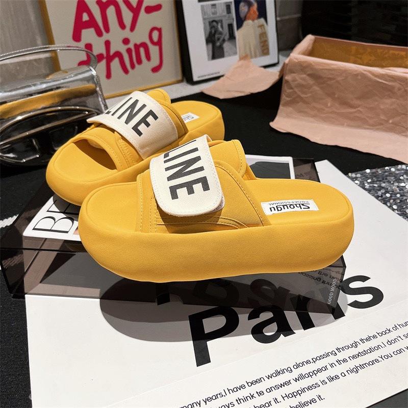 

Супер горячие шлепанцы на толстой подошве от крупного бренда, модная летняя женская обувь для выхода в свет, плоские шлепанцы 2025 новинка 35 жёлтый