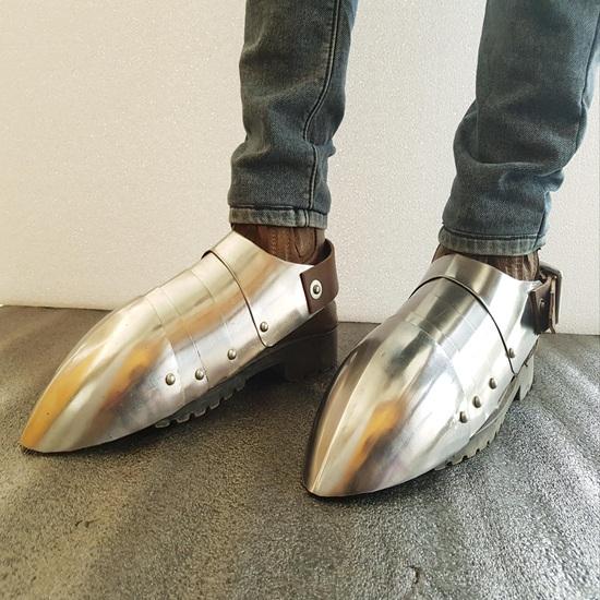 

Средневековый стальной сабатон с обувью, пара, доспехи для косплея, SCA, LARP, боевые ботинки, пара, доспехи, лучший подарок на Рождество, Новый год