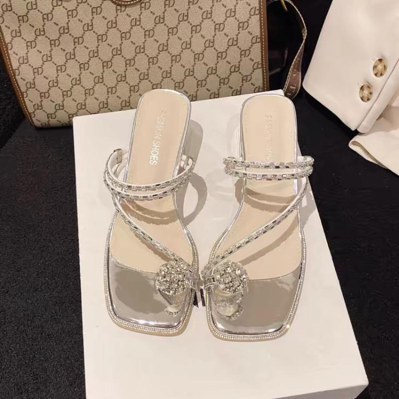 

Модные французские толстые тапочки для женщин, летняя новинка 2024 года, тапочки с бриллиантами Dove Egg Water и сандалии с двойным носком 34 серебряный