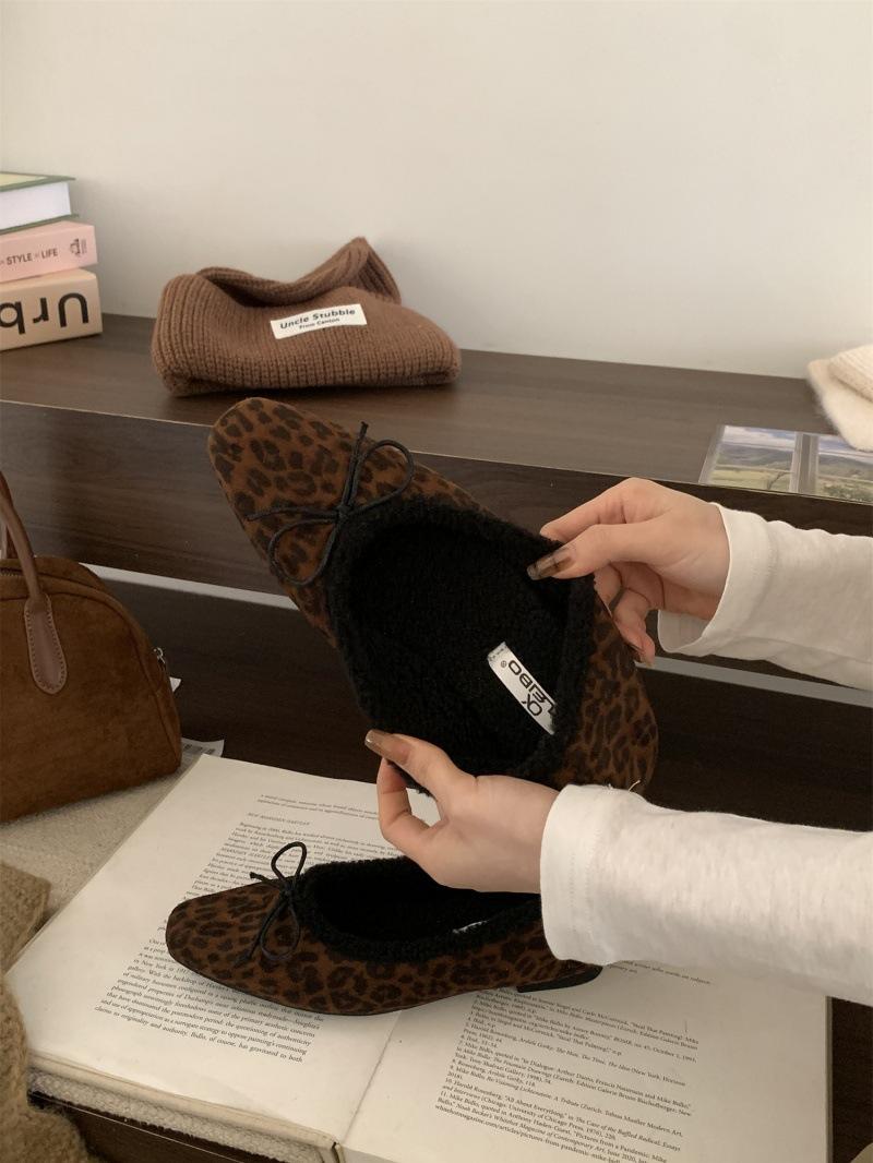 

Поздний вечер ветер бант бархат туфли Мэри Джейн 2025 осень и зима новые мягкие пушистые туфли теплые Doudou одинарные туфли 39 цветной печати леопарда