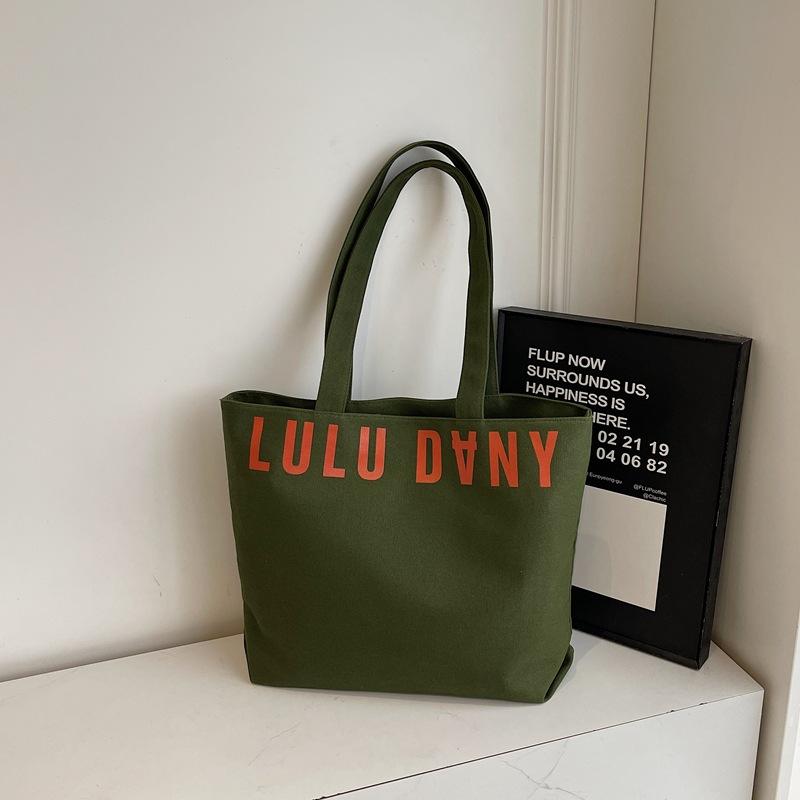 

Новая текстура в иностранном стиле, простая модная трендовая сумка большой вместимости, женская сумка-тоут на плечо для отдыха, осень 2025 зелёный