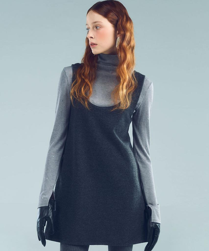 THE BLAHD STUDIO Jewelry Ribbed Turtleneck Top (Gr)