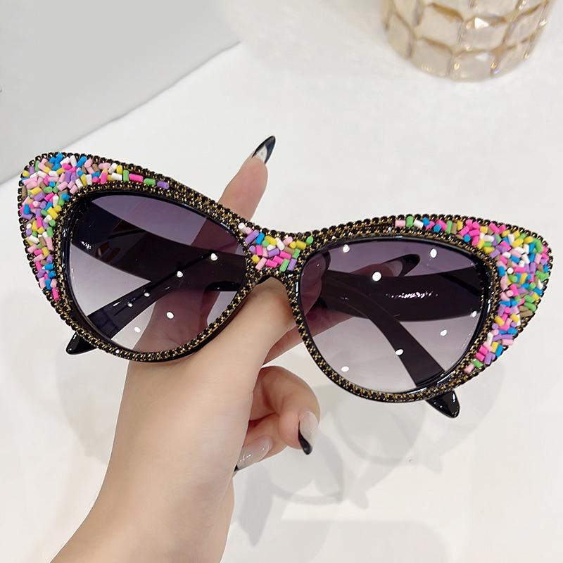 Vintage Oversized Cat Eye Sunglasses Women Luxury Designer Punk Sexy UV400 Protection Diamond Cake Sugar Shades