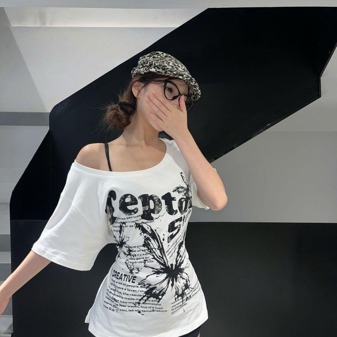 

Retro Oversized Off-the-shoulder Short-sleeved T-shirt with Printed Women s Casual Summer Butterfly T-shirt S білий
