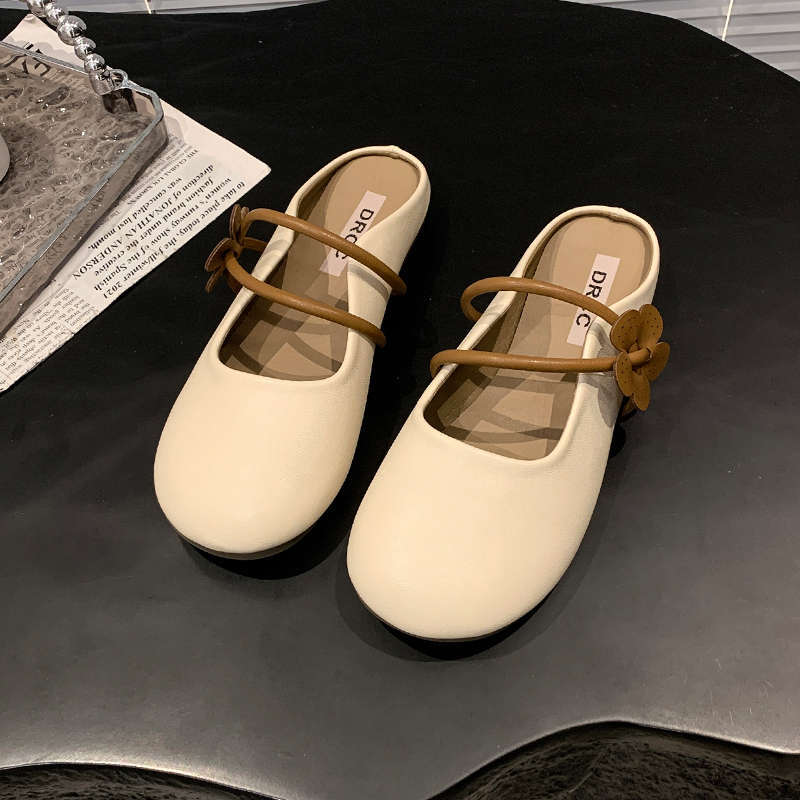 

Flat bottom one pedal lazy half tray French cool slippers women s summer wear 2025 new super fire bag head half slippers 40