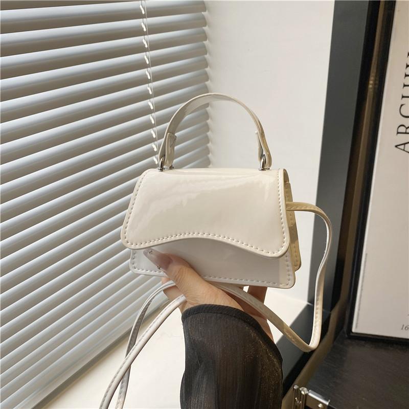 Retro versatile contrasting color handbag women's 2025 spring new fashion trend commuter shoulder messenger small square bag