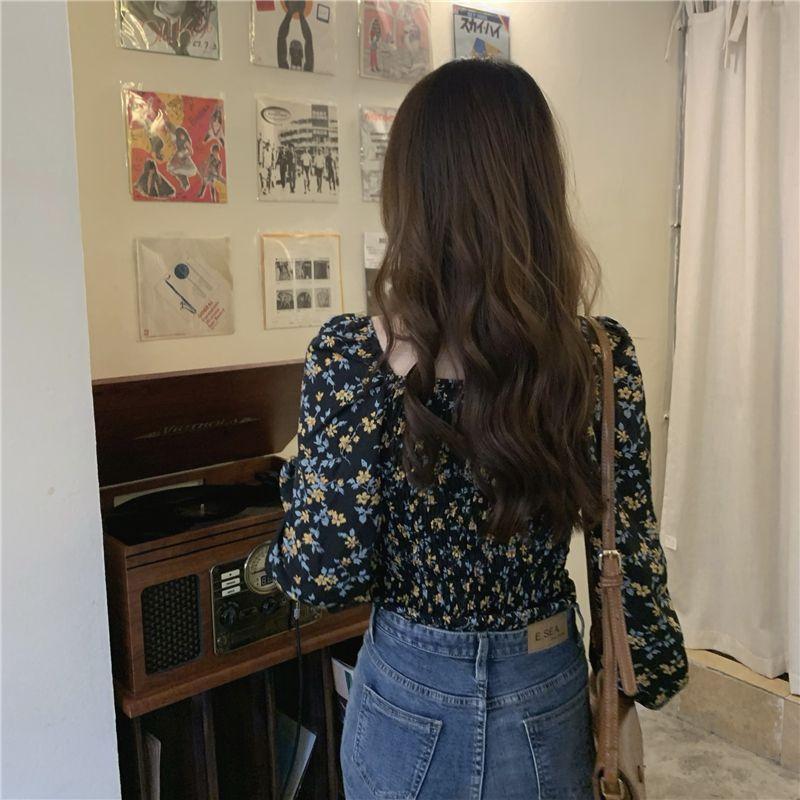French Floral Square Collar Shirt Female Elegant Design Sense Niche Bubble Sleeve Slim Tops Vintage Pleated Spring Collarbone Blouse