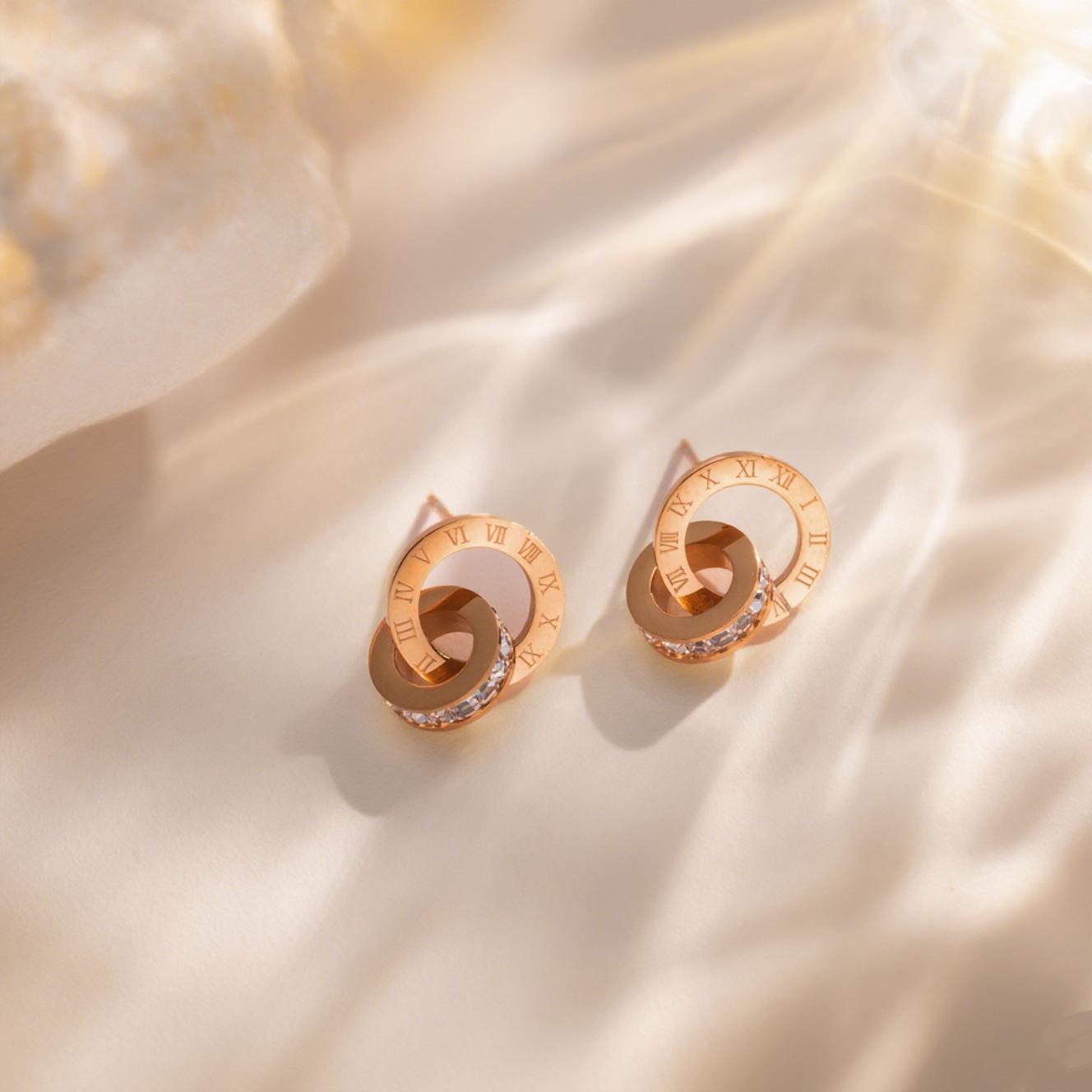 

Ожерелье из титановой стали с переплетенными звеньями и сверкающими бриллиантами. Прочная цепочка, не подверженная выцветанию. Модные многослойные украшения. earrings розового золота