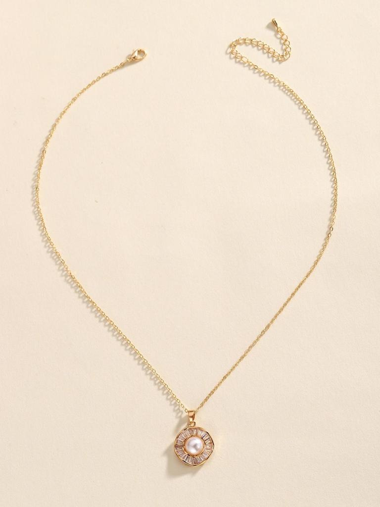 Elegant Gold Zircon Pearl Necklace - Niche Clavicle Design, Fashionable Pendant Jewelry for Women