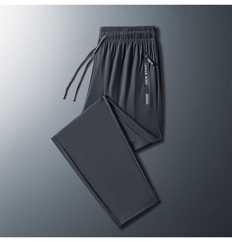 Pantaloni della tuta casual estivi da uomo in seta ghiacciata, sottili e traspiranti, con gamba dritta, tasche con cerniera e polsini.