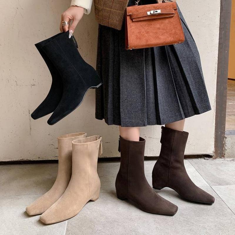 Autumn and Winter Women's Leather Boots Rear Zipper Large Size Fashion Boots Pointed Versatile Sheepskin Women's Boots New Leather Low Boots Women