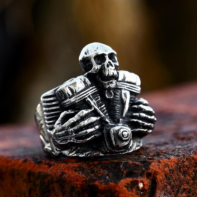 2025 Retro Simple Men's Ring Ghost Head Skull Ring Personalized Trend Ring