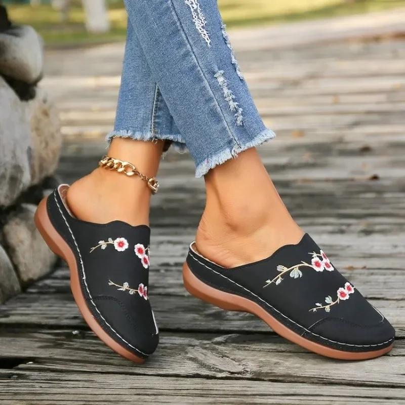 Fashion Female Shoes on Sale 2025 Closed Toe Women's Slippers Outdoor Casual Slippers Women Embroidery Wedges Plus Size Rome Sandals