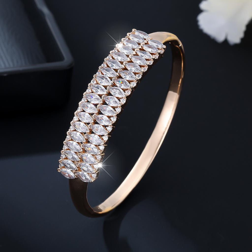 Light Luxury, Full of Zircons, Luxurious and Versatile High-end Bracelet for Women