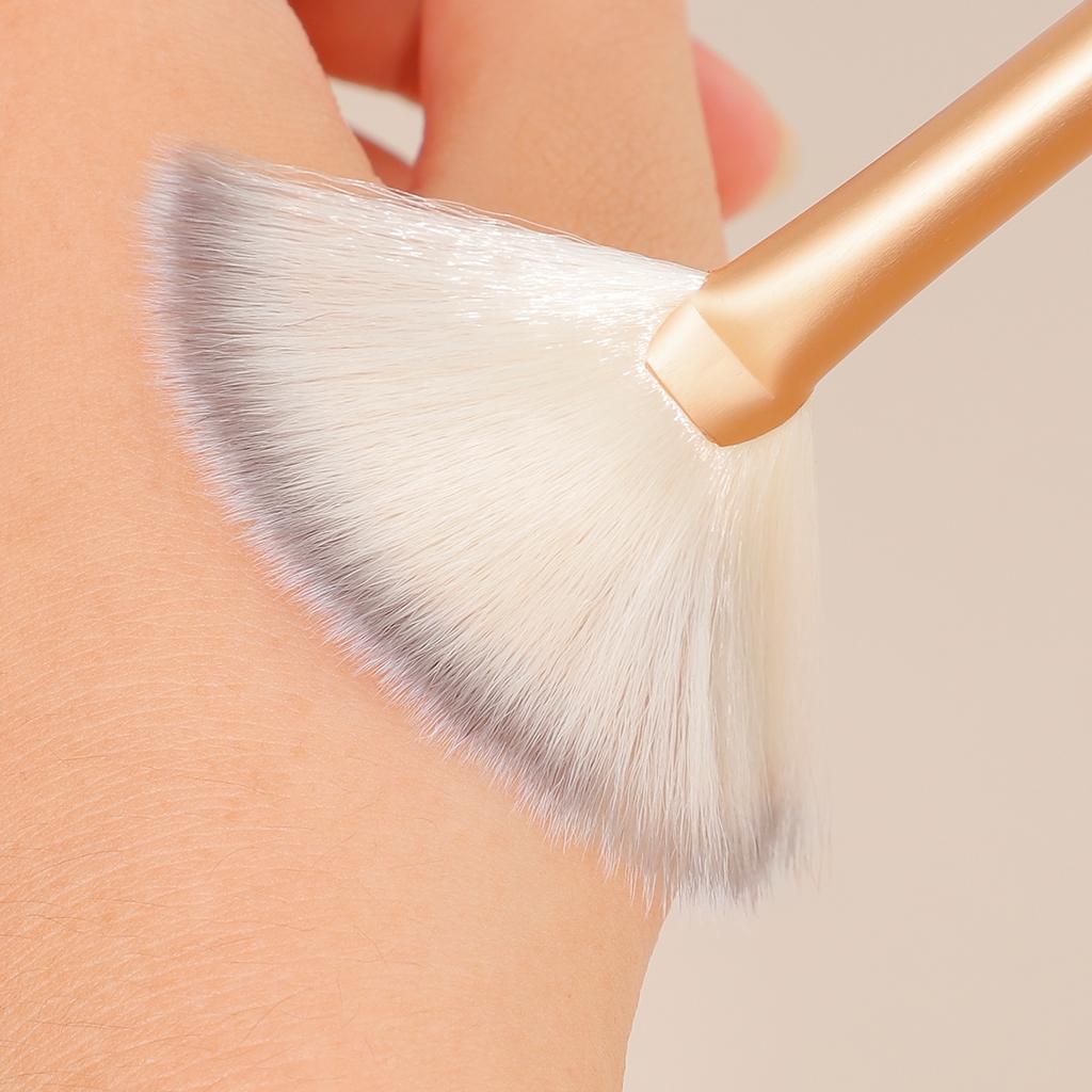 New Practical Facial Brushes Fan Makeup Brushes Soft Portable Mask Brushes Cosmetic Tools for Ladies Girls Nail Charm Beaut